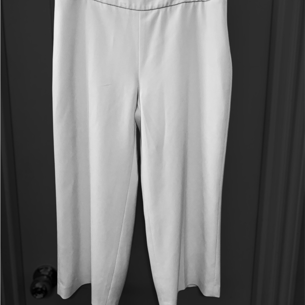 White House Black Market White Capris